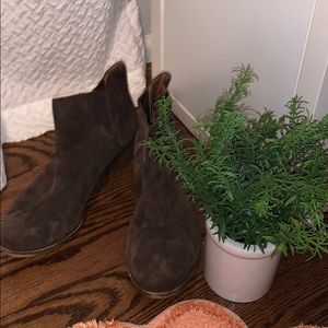 Suede brown boots